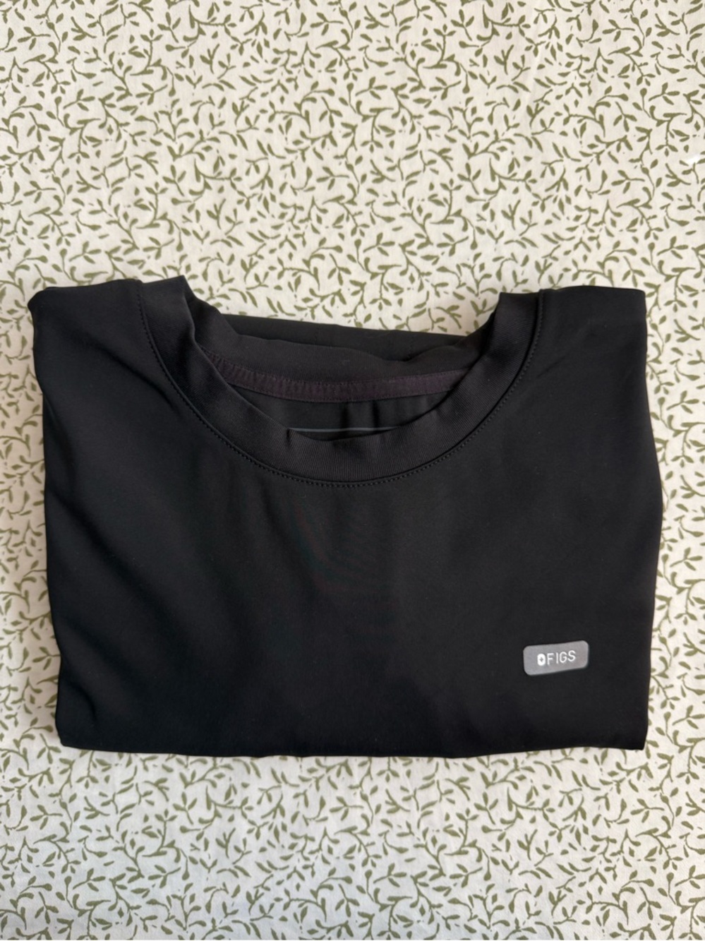 FIGS Cornelia FORMx Crewneck Scrub Top™ size SMALL black